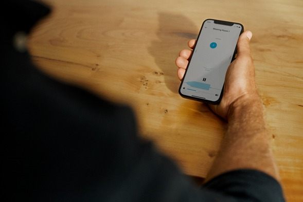 MobileConnect es una solución BYOD para asistencia auditiva que supera las limitaciones de la tecnología tradicional. MobileConnect es una solución BYOD para asistencia auditiva que supera las limitaciones de la tecnología tradicional.